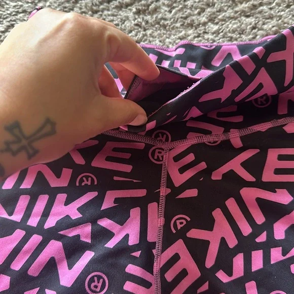 Nike One Dri-Fit women’s 7” icon clash training shorts - Picture 8 of 8